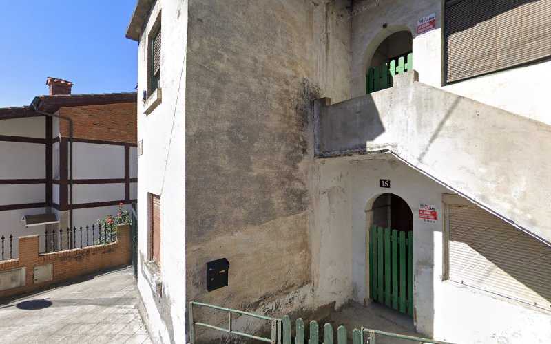 Fotografia tomada fuera de Carpintería Arbide - Tienda de armarios en Laudio, Álava