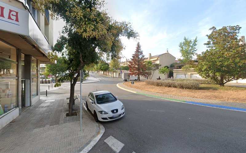 Fotografia tomada fuera de Aluminis Dimac - Carpintería metálica y de aluminio en Sant Quirze del Vallès, Barcelona