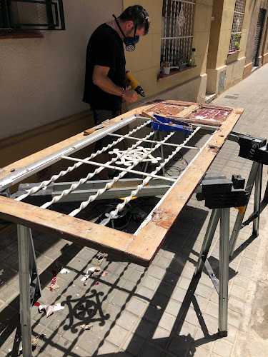 Fotografia tomada fuera de Fusteria Alma - Fusteria en Barcelona, Barcelona