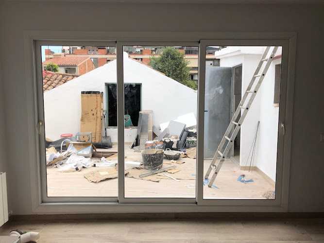 Fotografia tomada fuera de Carpintería metálica Leon - Carpintería metálica y de aluminio en Barcelona, Barcelona