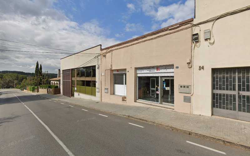 Fotografia tomada fuera de Grupfinestres Fusteria D'Alumini - Carpintería metálica y de aluminio en Sant Esteve Sesrovires, Barcelona