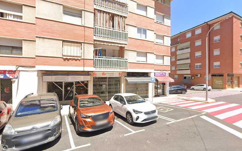 Fotografia tomada fuera de Grupfinestres Fusteria D'Alumini - Carpintería metálica y de aluminio en Abrera, Barcelona
