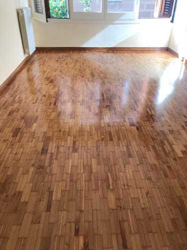 Fotografia tomada fuera de Parquethbs Barcelona - Carpintería en Gelida, Barcelona