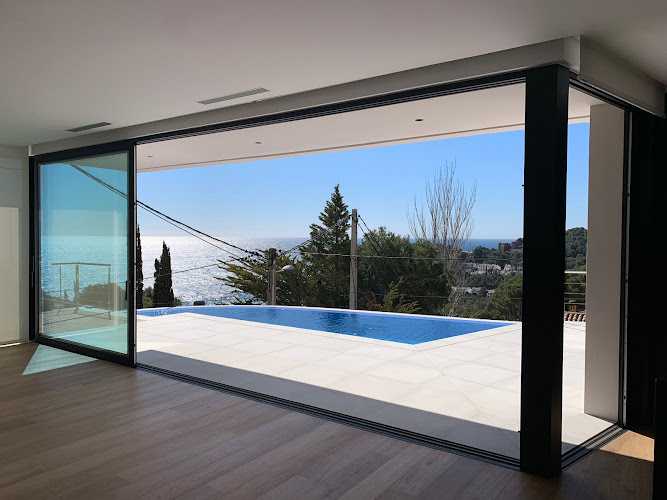 Fotografia tomada fuera de Galum Aluminios - Metal·listeria en Sant Antoni de Calonge, Girona