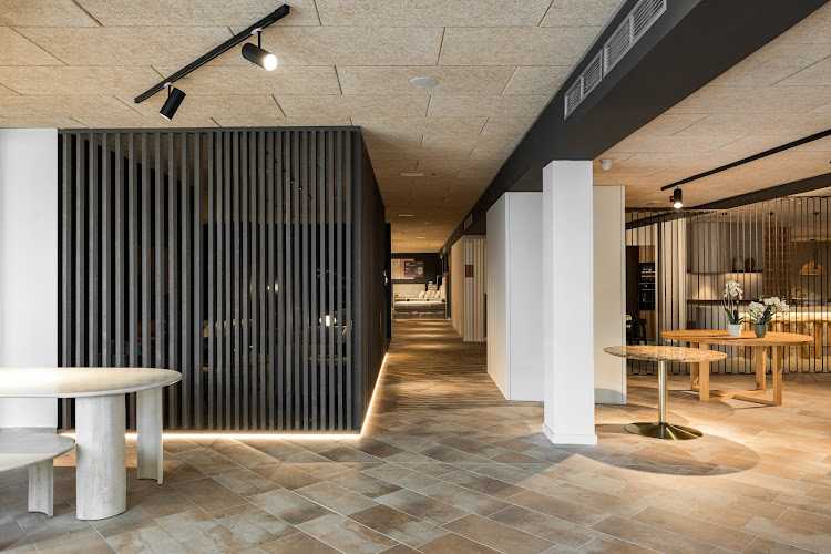 Fotografia tomada fuera de ARC INTERIORISME - Tienda de muebles en Sant Antoni de Calonge, Girona