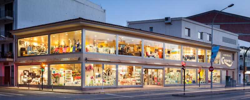 Fotografia tomada fuera de MAGATZEMS CARMEN, Texma 2014 s.c. - Botiga d'articles per a la llar en Sant Antoni de Calonge, Girona