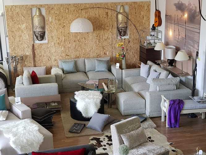 Fotografia tomada fuera de CNI Sofás fabricación a medida - Fábrica de muebles en San Pedro Alcántara, Málaga