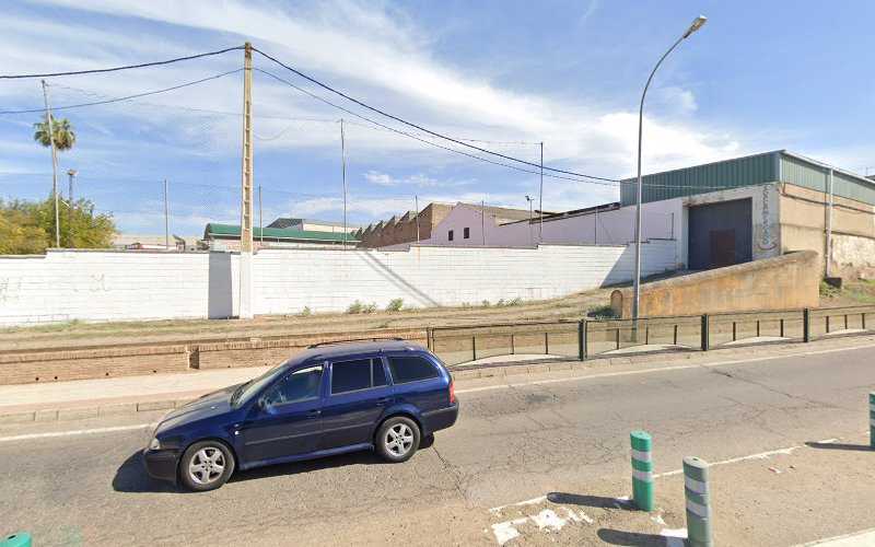 Fotografia tomada fuera de Aluminios Tamayo - Carpintería metálica y de aluminio en Setefilla, Sevilla