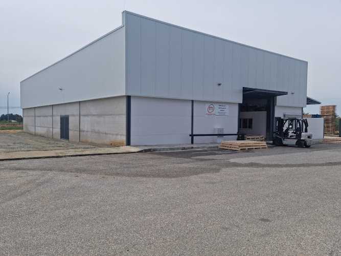 Fotografia tomada fuera de Maderas y Embalajes Miguel S.L. - Establecimiento de venta de madera en Guillena, Sevilla