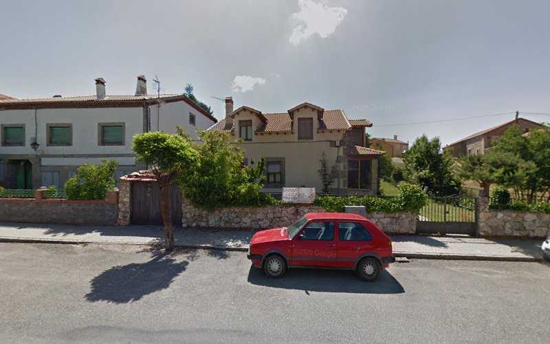 Fotografia tomada fuera de Carpintería Alvaro Garabato Navadijos - Tienda de armarios en Navarredonda de Gredos, Ávila