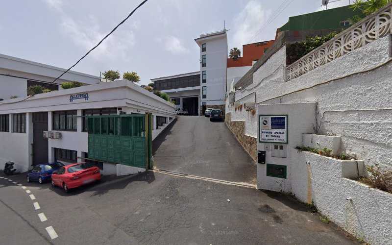Fotografia tomada fuera de Aluminio Cándido S.A. - Carpintería metálica y de aluminio en La Matanza de Acentejo, Santa Cruz de Tenerife