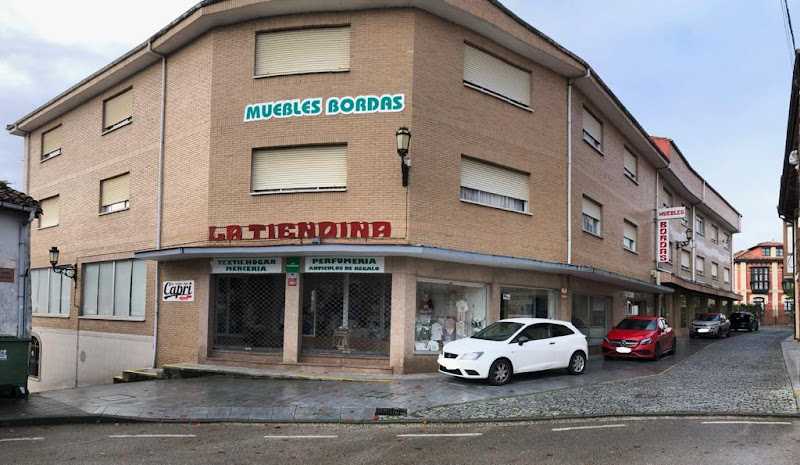 Fotografia tomada fuera de Muebles Bordás - Tienda de muebles en Colombres, Asturias