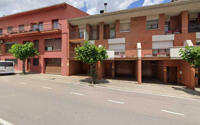 Fotografia tomada fuera de Fusteria González - Carpintería en Centelles, Barcelona