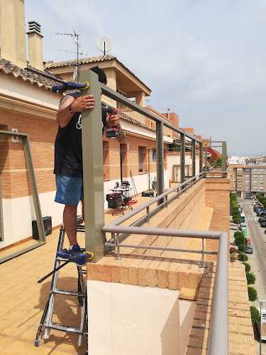 Fotografia tomada fuera de Cristalería Aguiven - Carpintería metálica y de aluminio en CASTELLON, Castellón