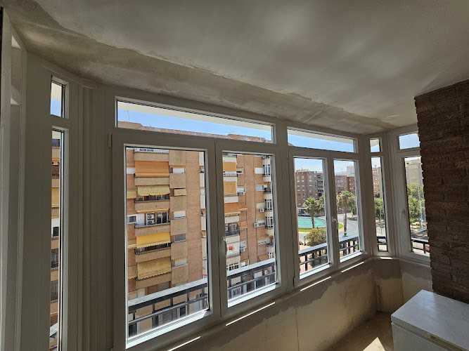 Fotografia tomada fuera de La Superior - Carpintería metálica y de aluminio en Cartagena, Murcia