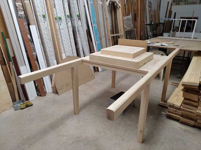 Fotografia tomada fuera de Carpintería Maxi Arévalo - Ebanista en Fuente del Maestre, Badajoz