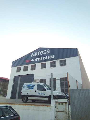 Fotografia tomada fuera de m-forestales valresa - Tienda de suministros para trabajar la madera en Cartagena, Murcia