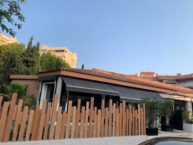 Fotografia tomada fuera de Decor et Jardin Sur Europa, S.L. - Establecimiento de venta de madera en El Campello, Alicante