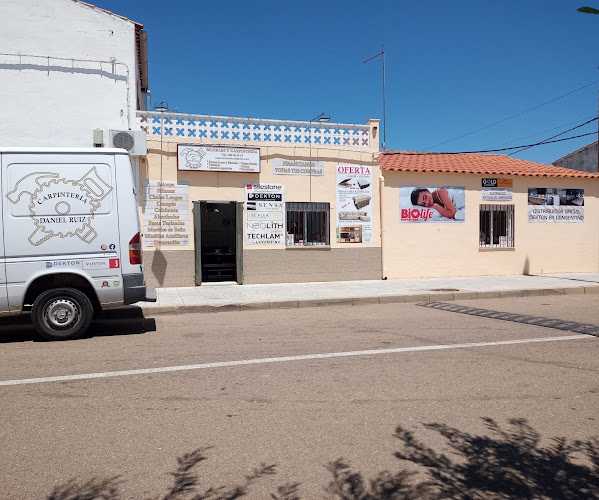 Fotografia tomada fuera de Muebles y Carpintería Daniel Ruiz - Carpintería en Ruecas, Badajoz