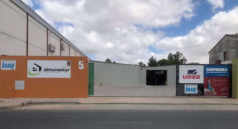 Fotografia tomada fuera de Industrial Almunastyr - Proveedor de materiales de construcción en Huelva, Huelva