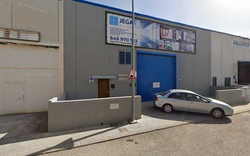 Fotografia tomada fuera de Aluminios Jega - Carpintería metálica y de aluminio en Cullar Vega, Granada