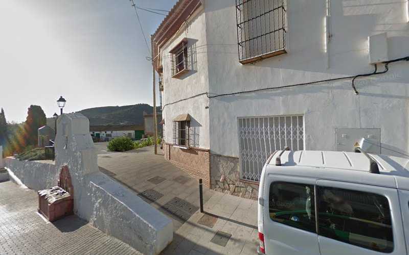 Fotografia tomada fuera de Guadalmedina 2002 S L - Carpintero en Casabermeja, Málaga