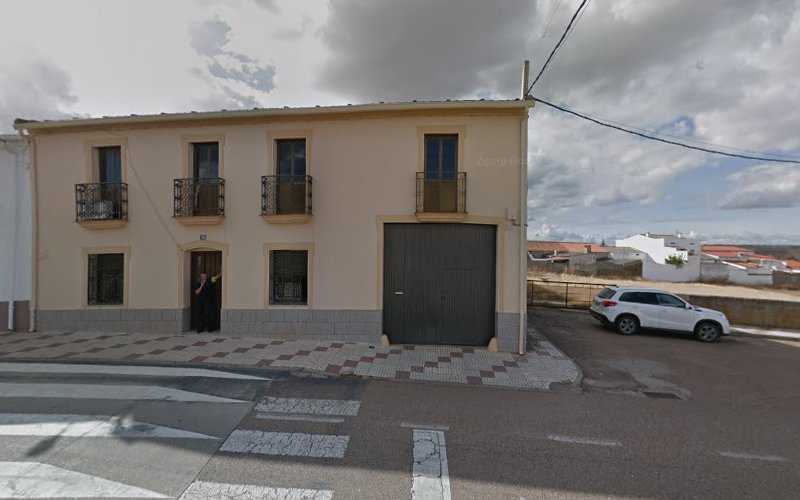 Fotografia tomada fuera de Miranda Cordero Cb - Carpintería metálica y de aluminio en Campo Lugar, Cáceres