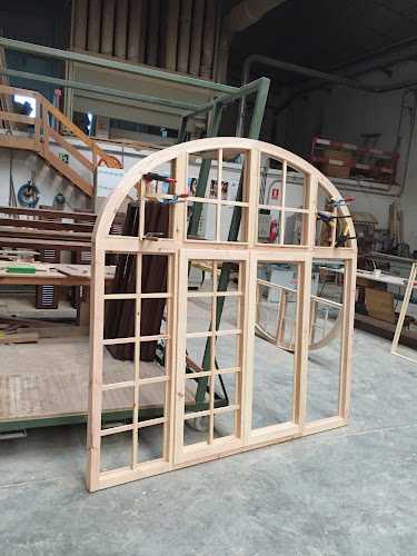 Fotografia tomada fuera de Tienda Carpintería José Rutia San José - Proveedor de puertas en Zaragoza, Zaragoza