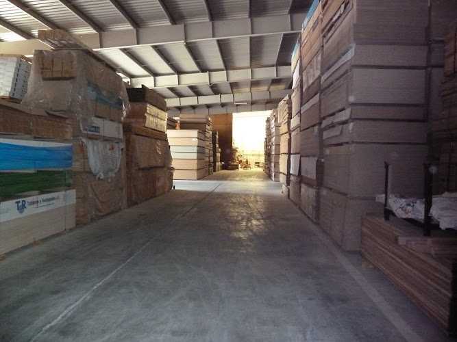 Fotografia tomada fuera de Maderas Rioja S.L. - Establecimiento de venta de madera en Alfaro, La Rioja