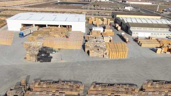 Fotografia tomada fuera de Embalajes Bercalsa / Palets de madera - Empresa maderera en Alfaro, La Rioja