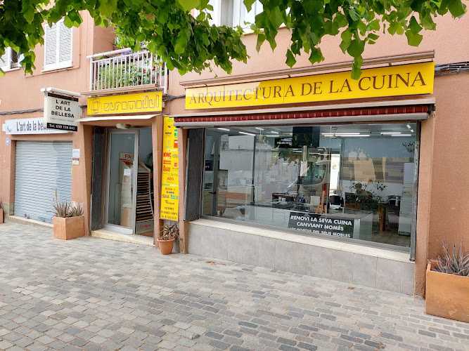 Fotografia tomada fuera de Euromodul Arquitectura de la Cuina - Botiga de mobles en Alella, Barcelona