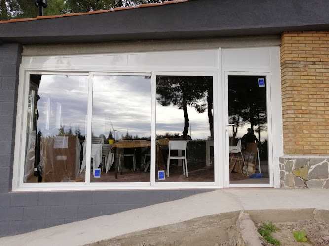 Fotografia tomada fuera de CARPINTERIA METALICA V.JIMENEZ - Carpintería metálica y de aluminio en Zaragoza, Zaragoza