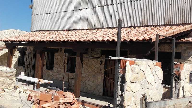 Fotografia tomada fuera de carpintería ebanistería rustimueble - Carpintero en Ahigal, Cáceres