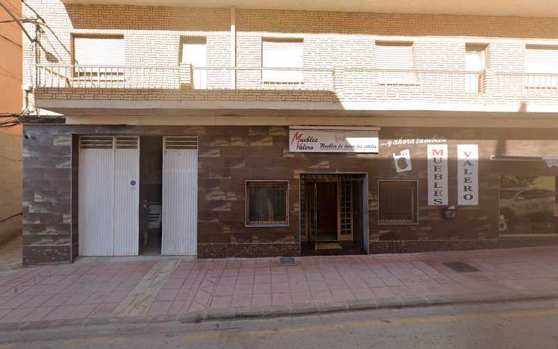 Fotografia tomada fuera de Hermanos Antón - Tienda de armarios en Ademuz, Valencia