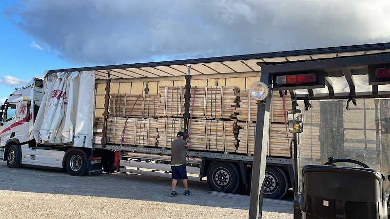 Fotografia tomada fuera de MADERAS SEMAR - Establecimiento de venta de madera en Ayora, Valencia