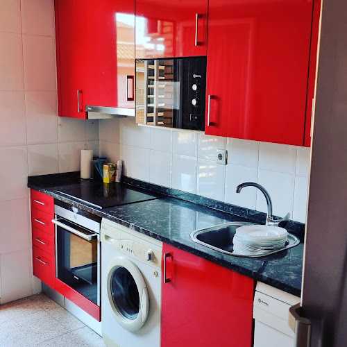 Fotografia tomada fuera de Serviza reparaciones sl - Carpintería en Cadrete, Zaragoza