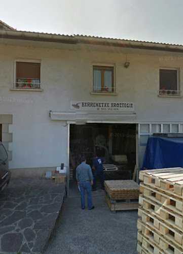 Fotografia tomada fuera de Barrenetxe Aroztegia - Carpintero en Usurbil, Guipúzcoa