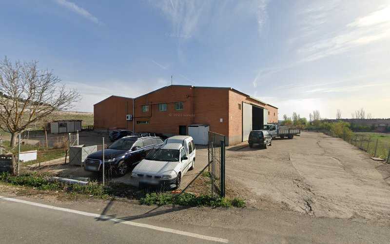 Fotografia tomada fuera de Hnos. Olmedo Ortega - Carpintería metálica y de aluminio en Zaratán, Valladolid