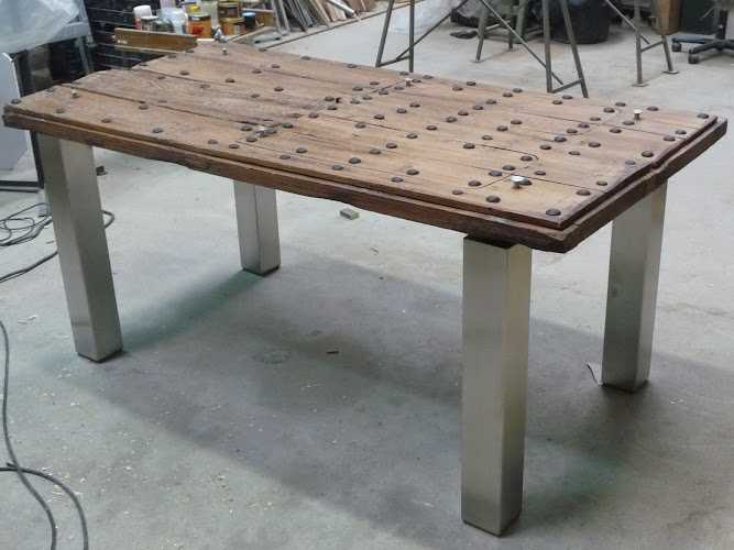 Fotografia tomada fuera de TAM (Taller de Acero y Madera) - Carpintería metálica y de aluminio en Portillo, Valladolid