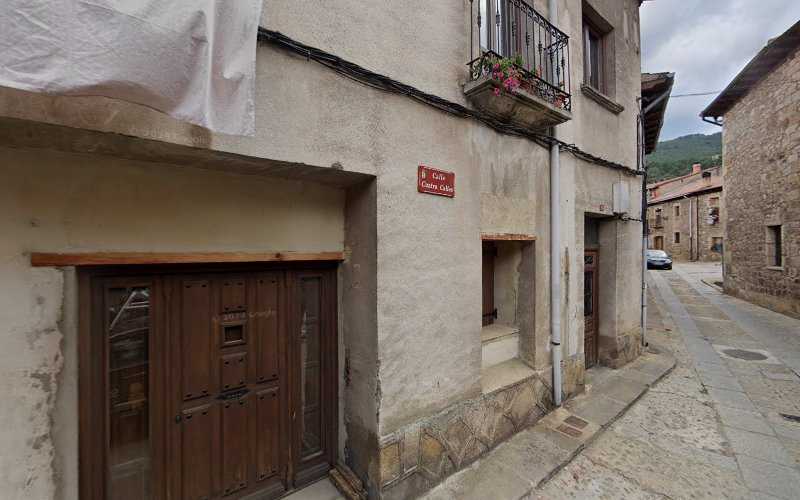 Fotografia tomada fuera de Carpintería Utrilla - Tienda de armarios en Vinuesa, Soria
