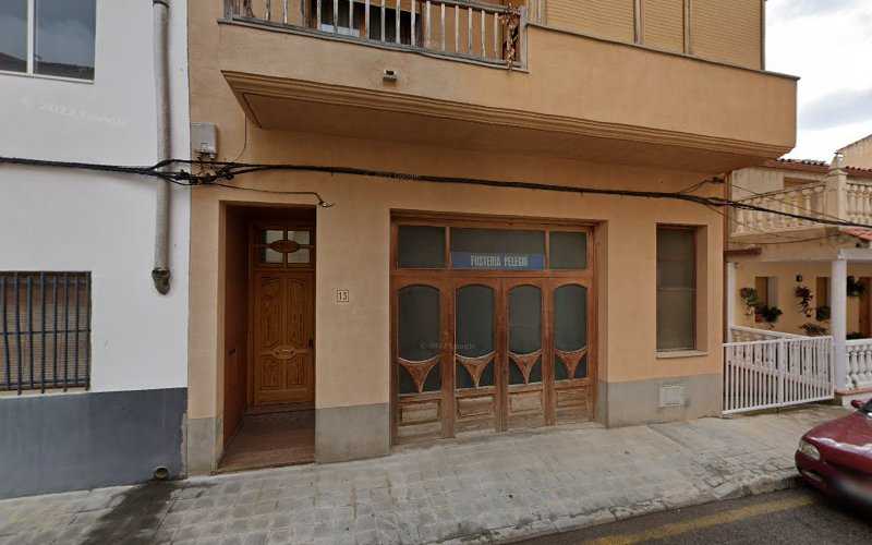 Fotografia tomada fuera de Fusteria Pelegrí S C P - Tienda de armarios en Tivissa, Tarragona