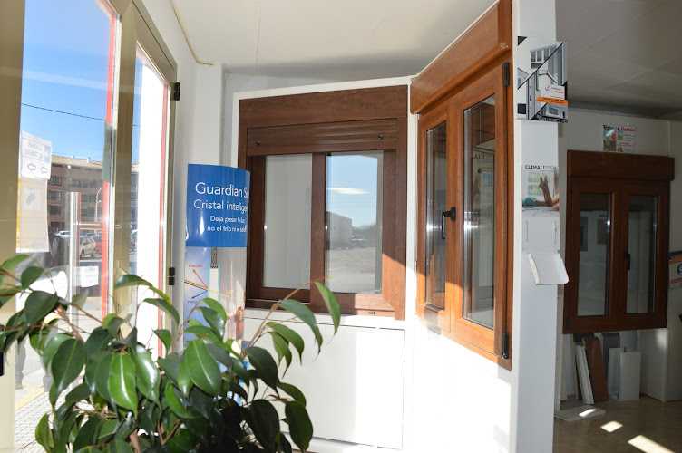 Fotografia tomada fuera de Ventanas García - Carpintería en Villena, Alicante