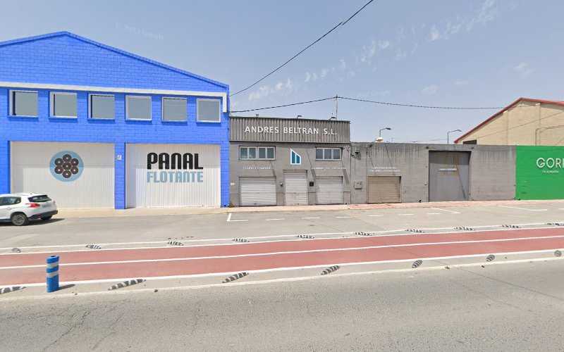 Fotografia tomada fuera de Andrés Beltrán S L - Carpintería metálica y de aluminio en Villena, Alicante