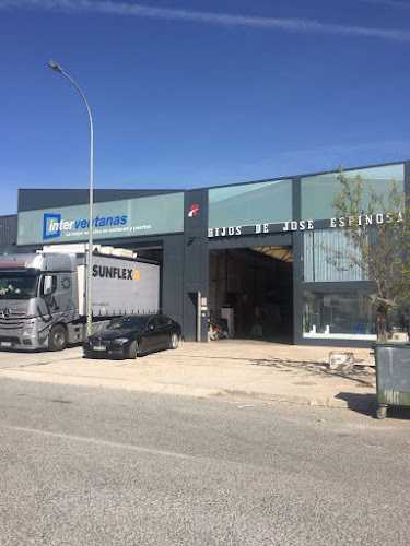 Fotografia tomada fuera de INTERVENTANAS - Carpintería metálica y de aluminio en Villena, Alicante