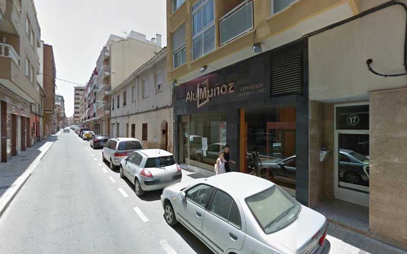 Fotografia tomada fuera de Alumuñoz S L - Carpintería metálica y de aluminio en Villena, Alicante