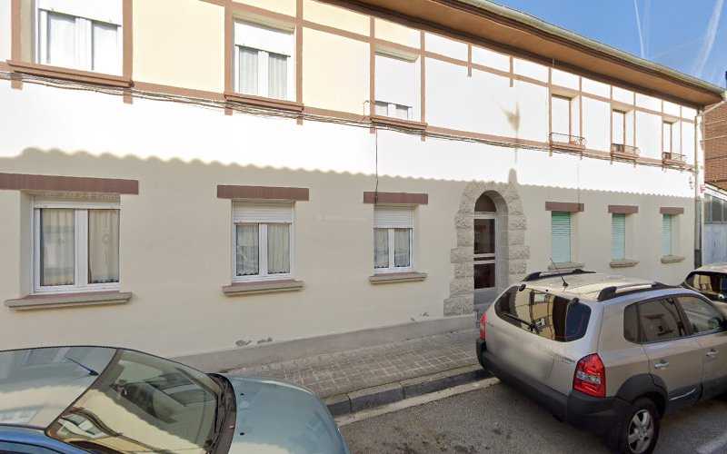 Fotografia tomada fuera de Drobell.trasteando - Carpintería en Villava, Navarra