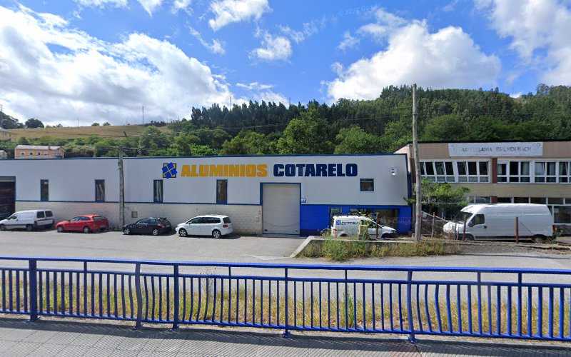 Fotografia tomada fuera de Aluminios Cotarelo - Carpintería metálica y de aluminio en Vegadeo, Asturias