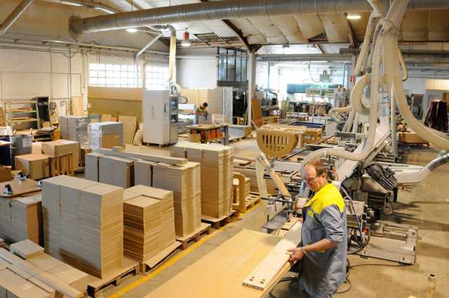Fotografia tomada fuera de BustperWorks - Fábrica de muebles en La Sénia, Tarragona