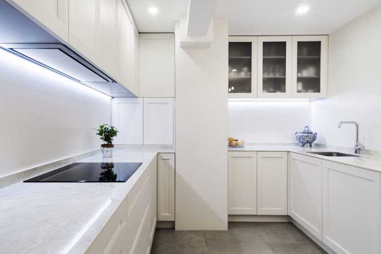 Fotografia tomada fuera de Lagui puertas de cocina s.l - Fábrica de puertas en La Muela, Zaragoza