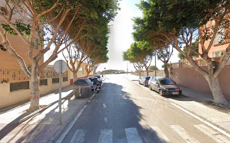 Fotografia tomada fuera de Comercial Maderas - Aserradero en Almería, Almería